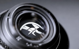 佳能镜头f4参数的含义是什么？光圈值对拍摄有何影响？