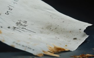 蔡司镜头纸有腐蚀性吗？长期使用会损伤镜头涂层与镜片吗？
