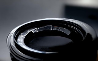 尼康镜头序列号在机身哪里？详细位置查找与识别方法！
