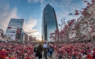 佳能70D取景器目镜出现划痕或污渍会影响取景效果吗？怎么处理？